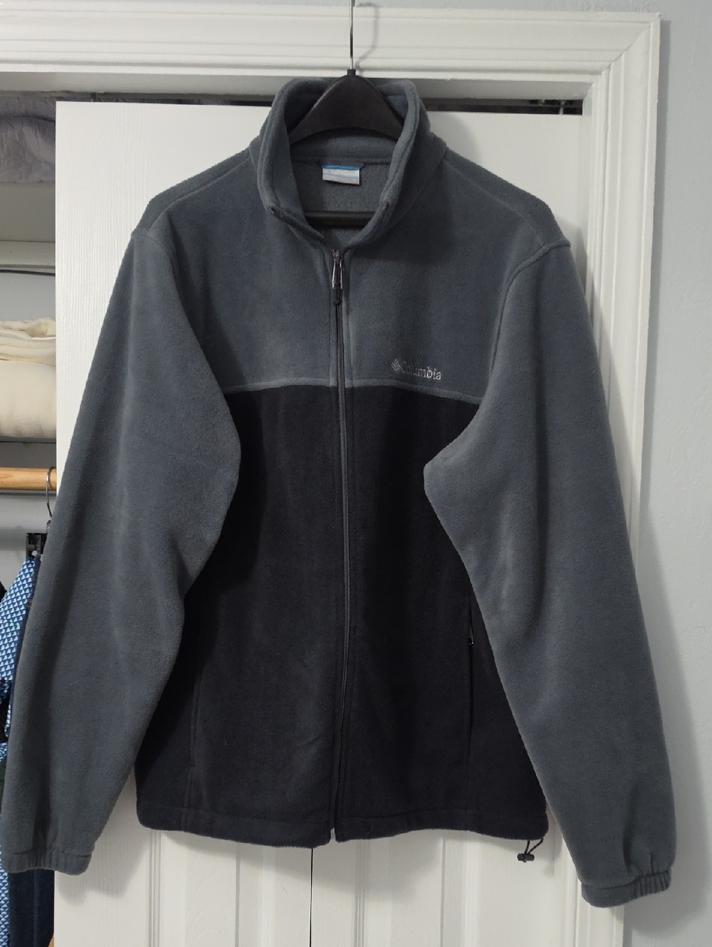 Columbia Dark Gray and Charcoal Full-Zip Fleece Jacket